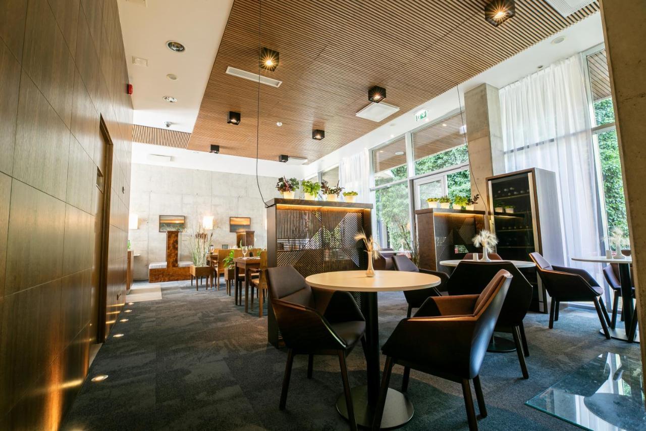 Johan Design & Spa Hotel Kuressaare Bagian luar foto