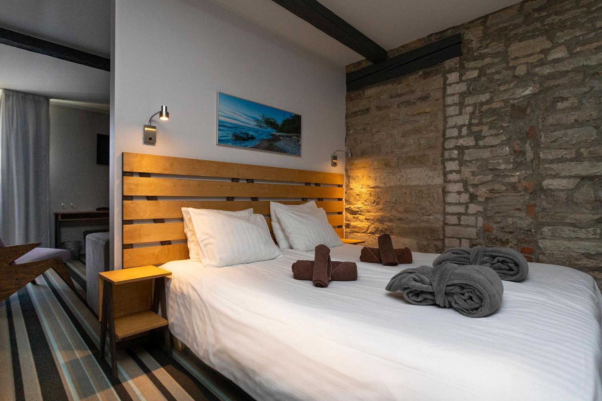 Johan Design & Spa Hotel Kuressaare Bagian luar foto