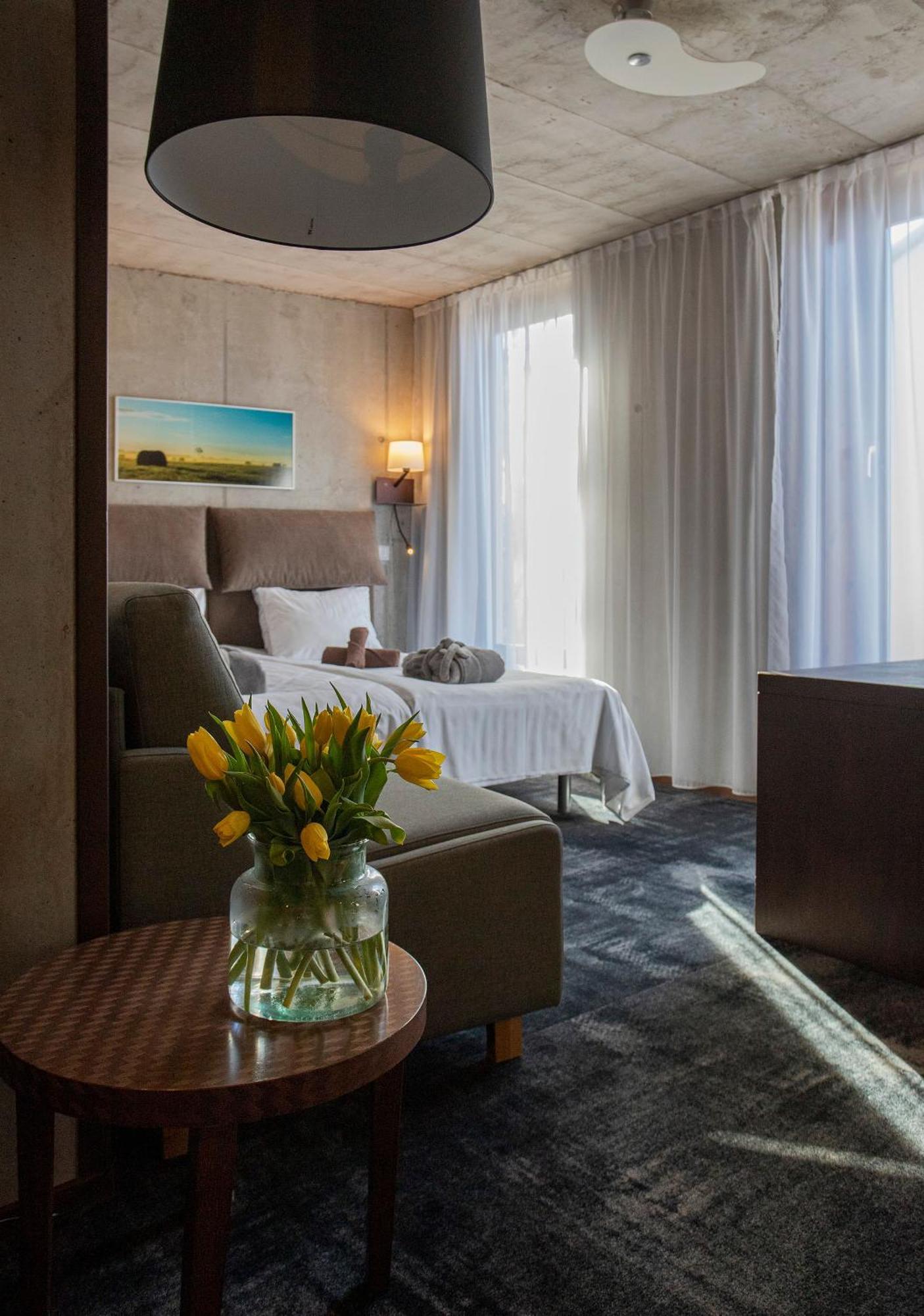 Johan Design & Spa Hotel Kuressaare Bagian luar foto